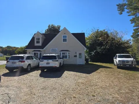 Salon with Apartment in Onancock