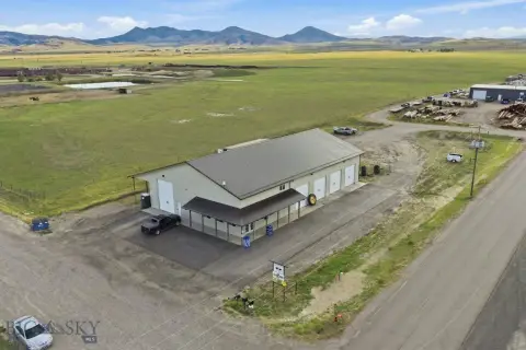 Auto Shop with Multiple Overhead Doors