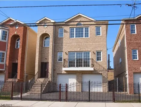 3-Unit Triplex with Garage