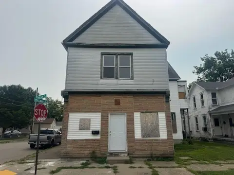 Quadplex With Separate Entrances