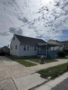 Renovated Duplex with Deck