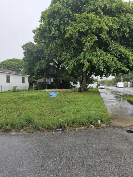 Vacant Corner Lot in Miami