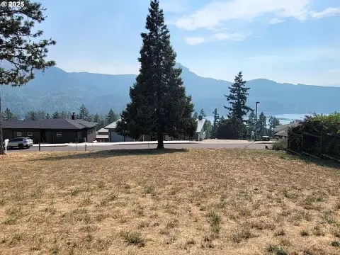 Land Overlooking Dexter Lake