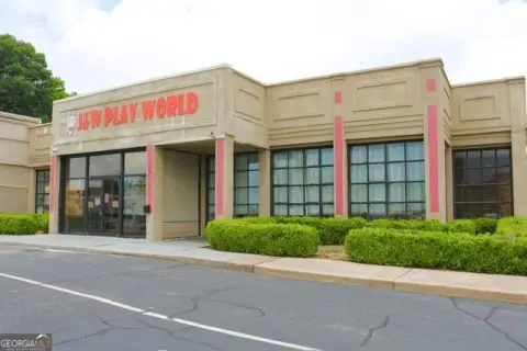 Large-Format Retail with Ample Parking