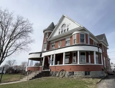 Unique Mixed-Use Property, Saint Marys