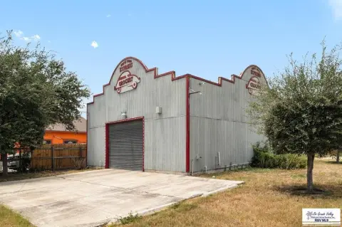 Freestanding Convenience Store
