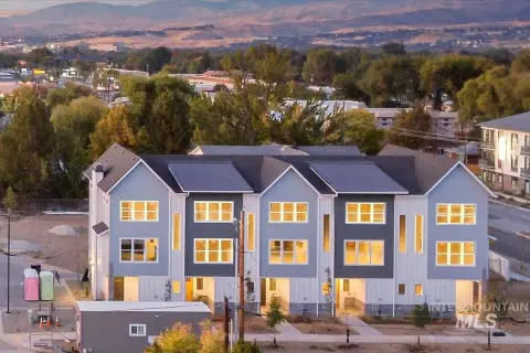 5-Unit Townhome Property