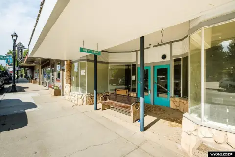 Office-Retail Building with Storage