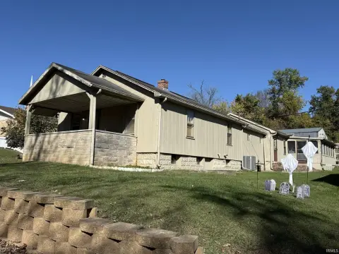 Traditional Triplex With Extra Lot