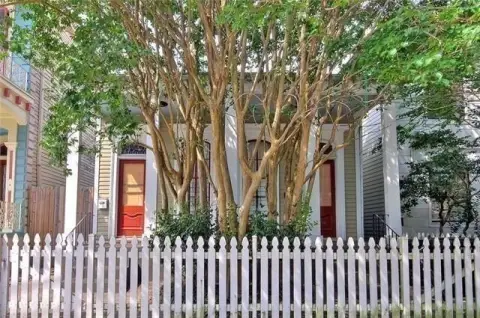 Two-Unit Duplex with Courtyard