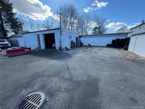Commercial Lot with Garage