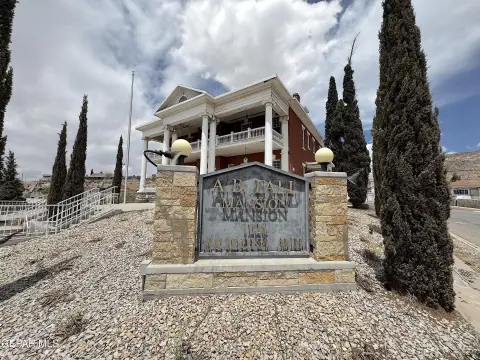 Historic Mansion in Golden Hill