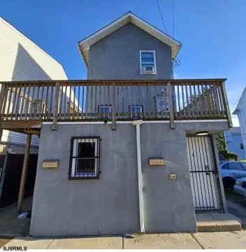 Remodeled Duplex With Tenant Units