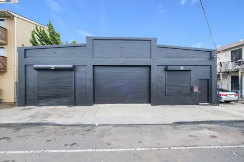 Flex Building with Drive-In Doors