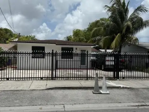 Renovated Duplex with Central Air