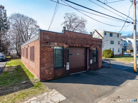 Versatile Garage/Flex Space Investment