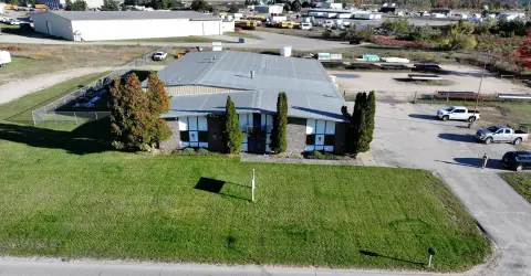 Flex Building with Fenced Yard