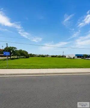 Commercial Land with Public Utilities