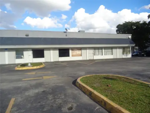 Fort Lauderdale Warehouse on Large Lot