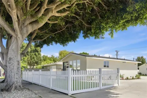 Remodeled Triplex in Lynwood Gardens