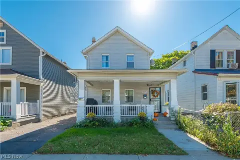 Duplex with Basement Laundry
