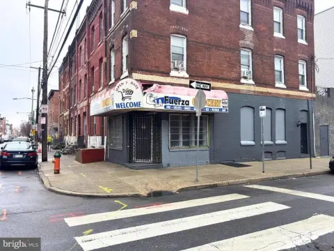 Storefront on Prominent Intersection