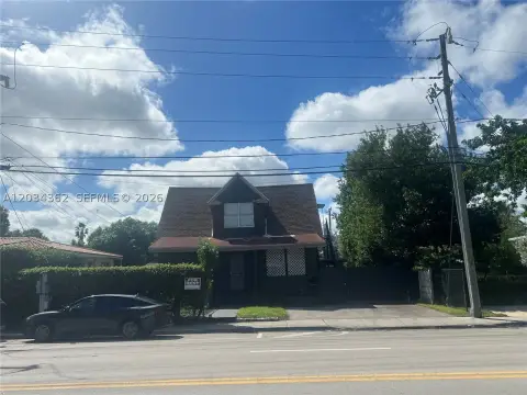 Multifamily Apartment Quadruplex Building