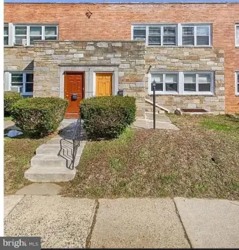 Income-Producing Duplex in Courtyard Community