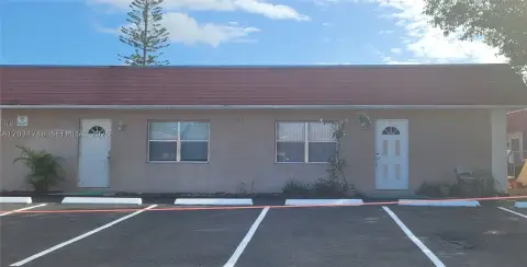 Triplex with In-Unit Washer & Dryer