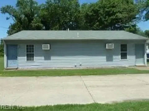 Bayview Duplexes Near Beach