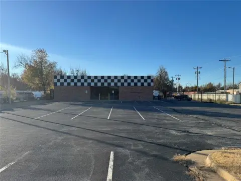 Retail Building with Major Road Frontage