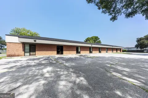 Industrial Flex Building with AC