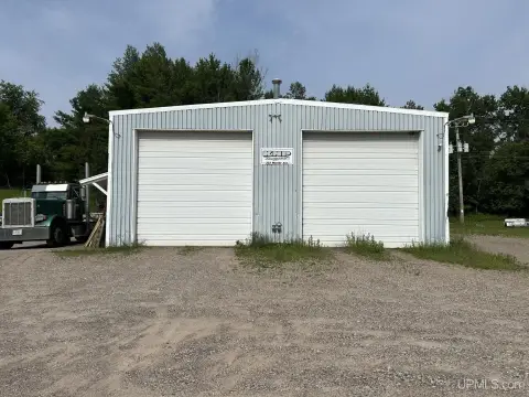 Flex Building with Oversized Doors