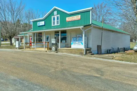 Leopold Retail Store with Living