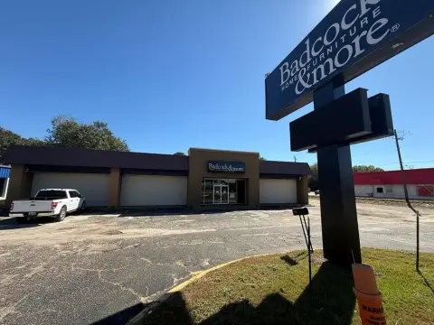 Showroom and Warehouse Building