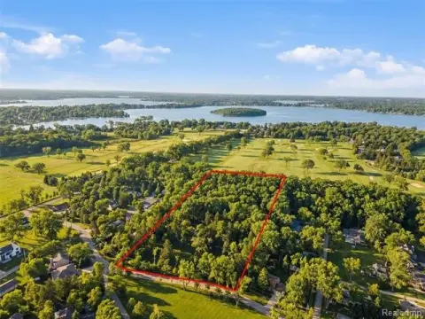 Orchard Lake Vacant Land Opportunity
