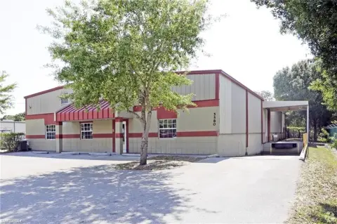 Fort Myers Warehouse with Loading