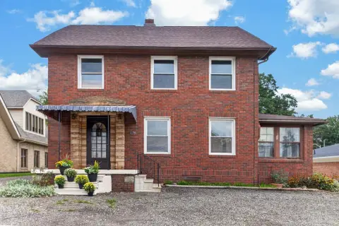 Mixed-Use Property with Apartment