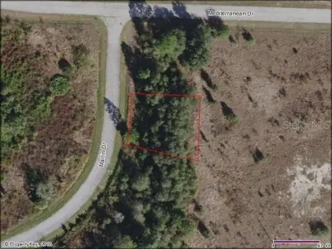 Residential Land in Poinciana, FL