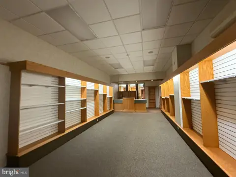 Charming Commercial Lease Opportunity