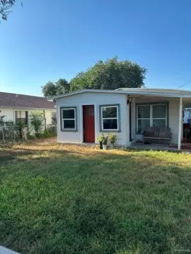 Triplex with Onsite Laundry
