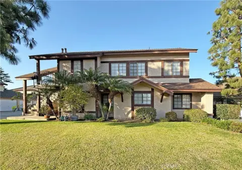 Huntington Beach Quadruplex Near Beach