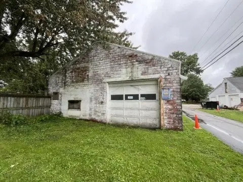 Automotive Garage With Vacant Parcel