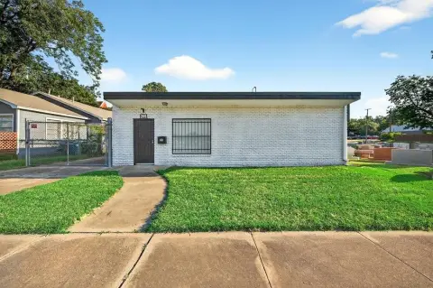 Denison Office/Retail Space For Lease