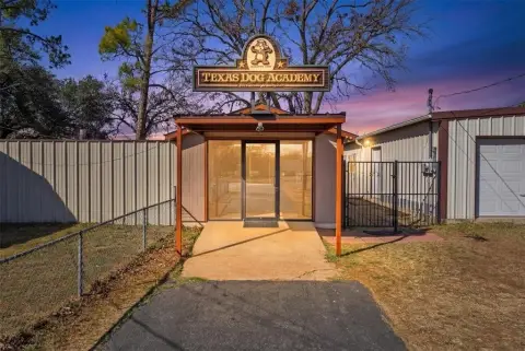 Versatile Live-Work Property in Granbury