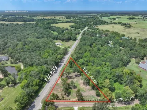 Tranquil 1-Acre Lot in Wills Point