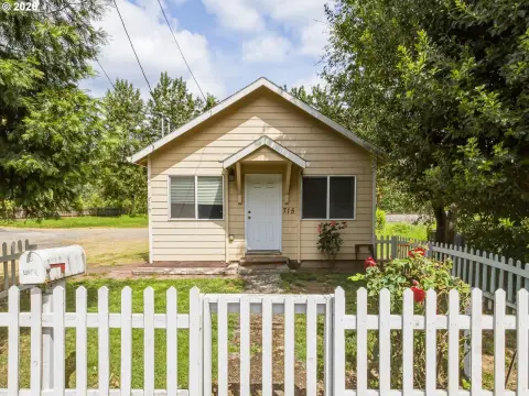 Oregon City Duplex Income Opportunity
