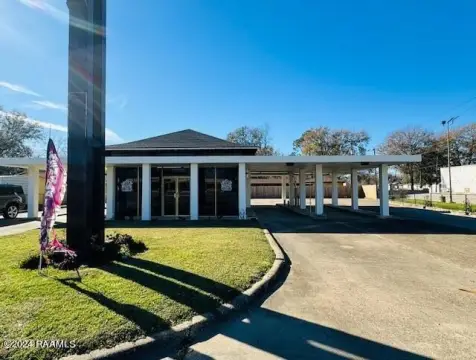 Versatile Commercial Building, Opelousas, LA