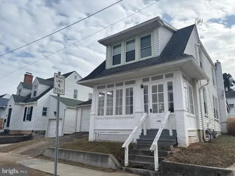 Detached Duplex With Garage Rental