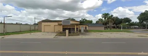 Retail Building Near Dollar General